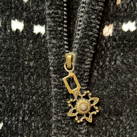 EXC Full Zip Sweater Cardigan Snowflake Ice Skaters Embellishments Women’s PL - Picture 16 of 16